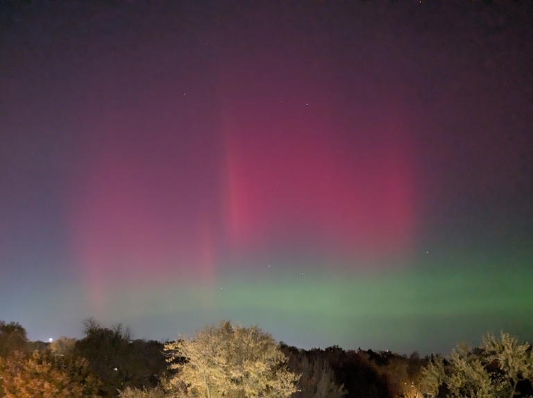 Green arcs with red aurora in Coralville